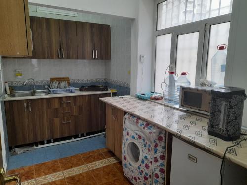 Una cocina o zona de cocina en White City Hostel