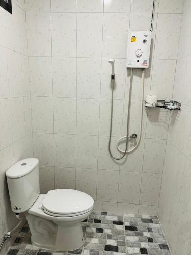 Koupelna v ubytování บ้านโกจุยรีสอร์ต