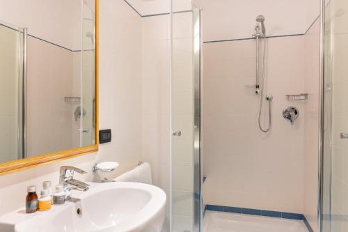 a bathroom with a sink and a shower at Villa Raggi Relais in Castelletto d'Orba