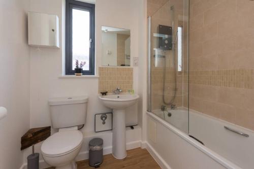 a bathroom with a toilet and a sink and a shower at Convenient Totnes Town Centre Family Home with Parking 2 bedrooms in Dean