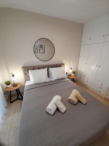 a bedroom with a bed with two towels on it at Zozi's home N.MOYDANIA in Nea Moudania