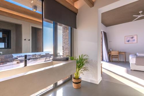 Ein Sitzbereich in der Unterkunft Andros Thea Luxury Villa