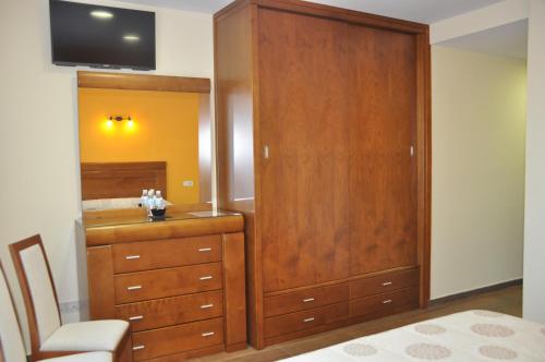 Televisyen dan/atau pusat hiburan di Hotel de Alba