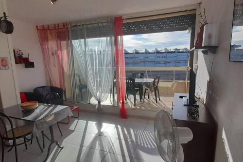Studio 26, Héliopolis E au village naturiste