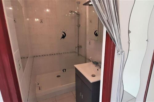 Studio 26, Héliopolis E au village naturiste