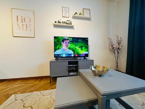 a living room with a tv and a coffee table at Prinshöjden Hotel - Smart Digital Apartments & Villas in Katrineholm