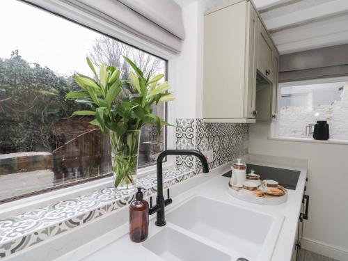 Kuchyň nebo kuchyňský kout v ubytování Kestrel Cottage