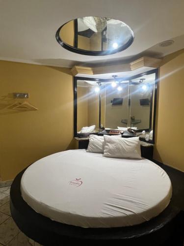 Postel nebo postele na pokoji v ubytování Hotel Paradise