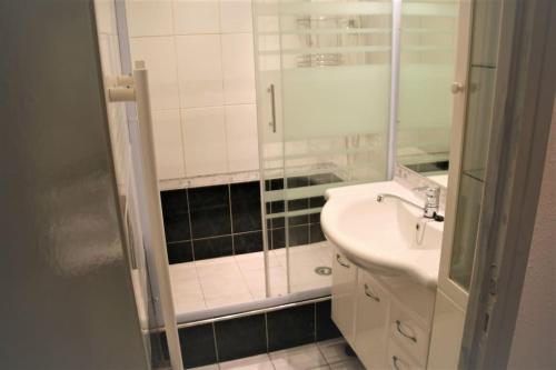Studio 73, Héliopolis E au village naturiste