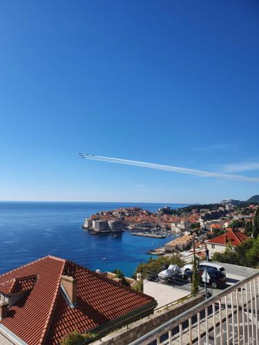 - Balcón con vistas al océano en Apartment Karmen, en Dubrovnik