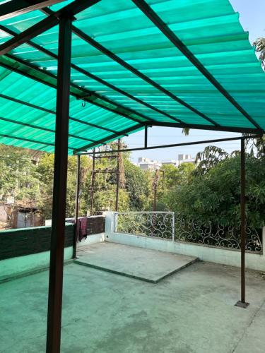 een blauwe luifel op een dak bij Stay with Abhishek in Gwalior