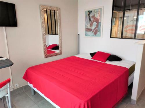 Studio 411, Héliopolis AB au village naturiste