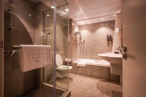 Koupelna v ubytování Eko Hotel Suites