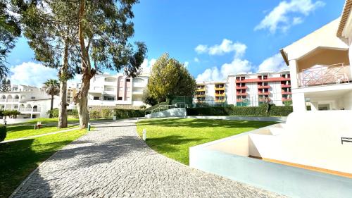 Praia da Rocha, Vila Rosa, T1, Piscinas, Parqueamento e Internet by IG