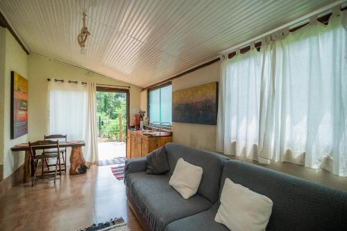 a living room with a couch and a table at Ecovila Coração da Mata in Brumadinho