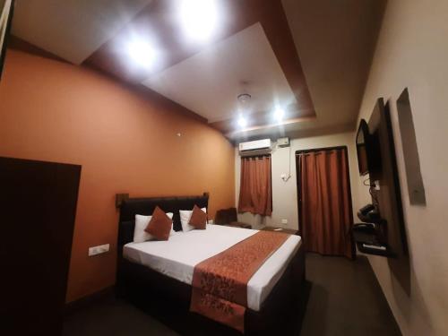 a bedroom with a large bed in a room at Hotel Gokul Grand in Varanasi