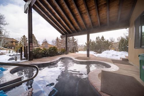 New Listing Just renovated 3BR 3BA v zimě