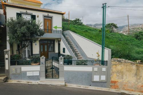 Pico Apartment's