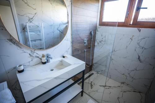 Et badeværelse på E&A Apartman Ajla i Amir