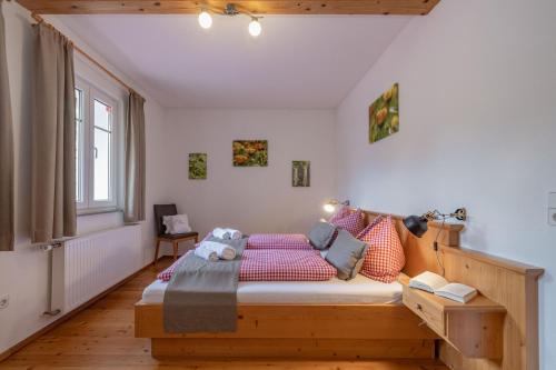 Postel nebo postele na pokoji v ubytování Arlitscherhof Ferienwohnungen und Chalets