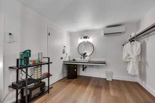 Φωτογραφία από το άλμπουμ του Mount Townsend Room 5 at Mount Walker Inn σε Quilcene