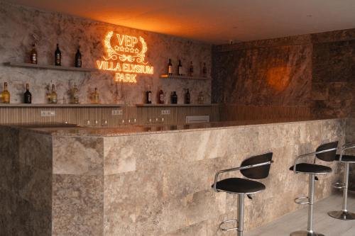 Lounge nebo bar v ubytování Villa Elysium Park & SPA