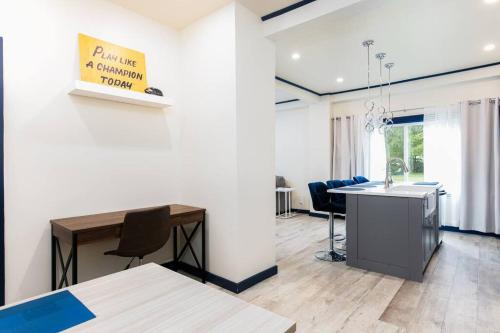 Φωτογραφία από το άλμπουμ του Walk to ND, Hot Tub, Lux Kitchen, Pet Friendly σε Σάουθ Μπεντ