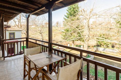 Balcon ou terrasse dans l'établissement hostel lake plastira