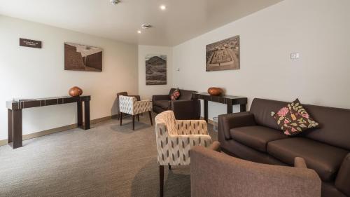 a waiting room with a couch and chairs at Casa Andina Standard Trujillo Plaza in Trujillo