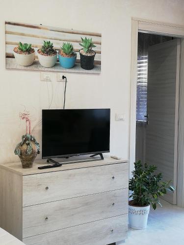 Μια τηλεόραση ή/και κέντρο ψυχαγωγίας στο Casa Cinzia diamond 104