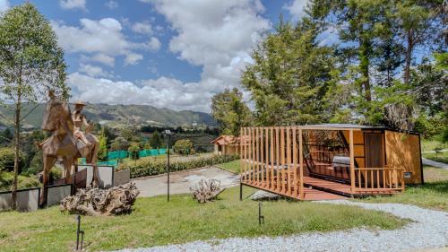 Nespecifikovaný výhled na hory nebo výhled na hory při pohledu z prázdninového domu