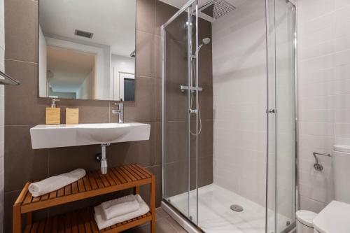 a bathroom with a shower and a sink and a toilet at Modern and bright 4BD triplex in Paralel! in Barcelona