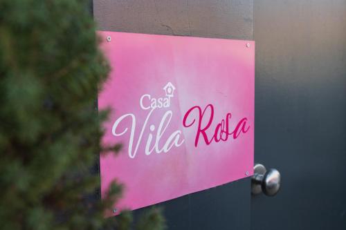 a pink sign on a door with the words costilla radio at Casa Vila Rosa in Peso da Régua