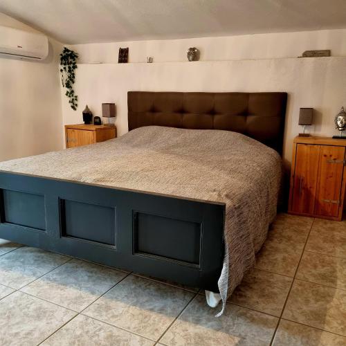 a bedroom with a large bed with a brown headboard at Con vistas Oria in Oria