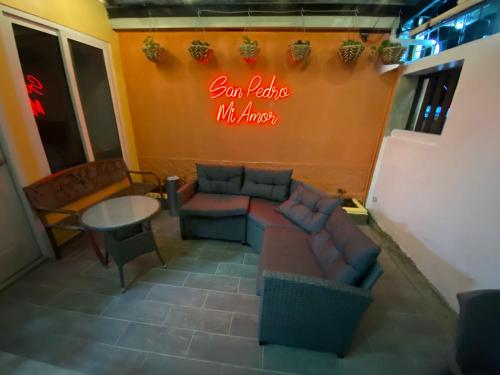 Χώρος καθιστικού στο Micro Hotel Rio de Piedras