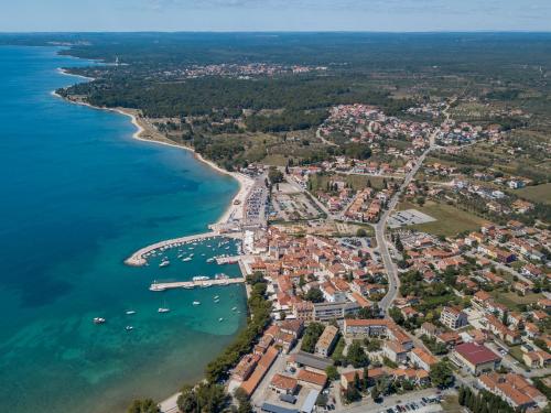 an aerial view of a town next to the ocean at Hotel Villa Vera 2 in Fažana