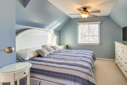 een slaapkamer met een bed en een plafondventilator bij Brooklyn Cottage with Dock - Steps To Wamplers Lake! in Tipton
