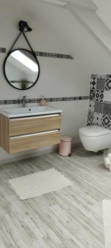 Photo de la galerie de l'établissement Chambres dans maison campagne circuit LE MANS, à Roézé-sur-Sarthe