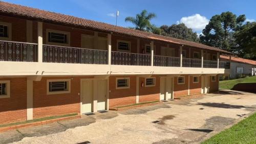 a building with a balcony on the side of it at Hotel Varandas do Sol in Poços de Caldas