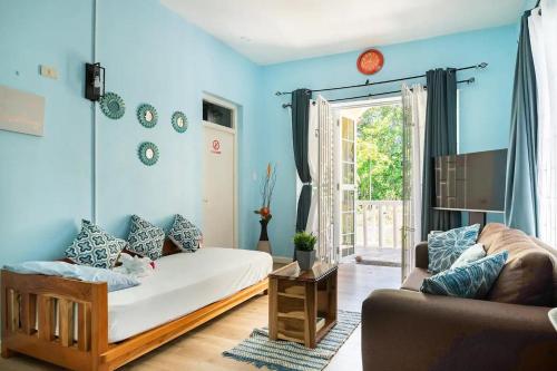 Ένα ή περισσότερα κρεβάτια σε δωμάτιο στο Tower Isles Condo with sea views
