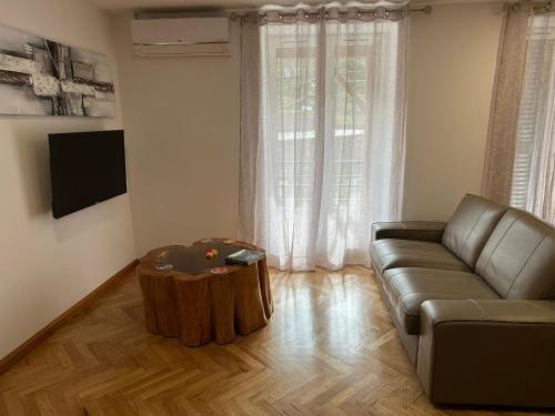 a living room with a couch and a coffee table at Casa do Cruzeiro in Aldeia