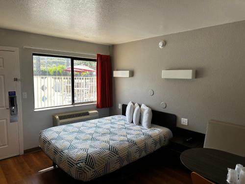 a bedroom with a bed and a window at Motel 6-San Diego, CA - Hotel Circle - Mission Valley in San Diego