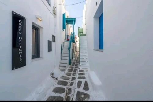 MYKONOS VIBES TOWN ROOM