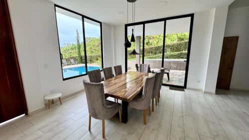 a dining room with a wooden table and chairs at Magnifica habitacion Ecohotel !!! in Llanitos