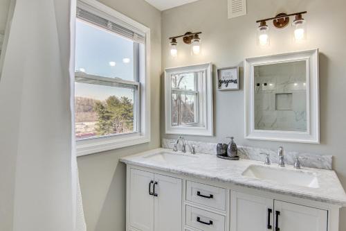 Phòng tắm tại Asheville Haven Less Than 2 Mi to Biltmore and Downtown