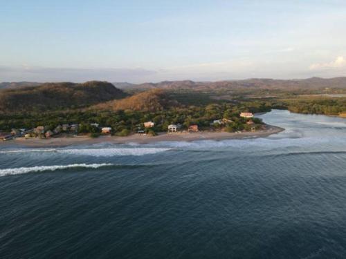 Vista aerea di Amahula Beach House, Pool and Surf