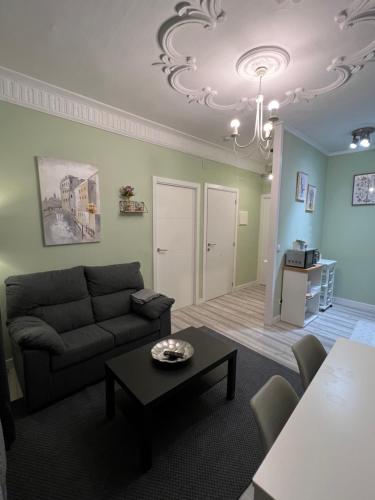 a living room with a couch and a table at Apartamento Turístico Plaza I in Monforte de Lemos