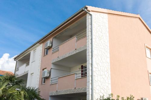 Apartments with parking space Vantacici, Krk - 22447