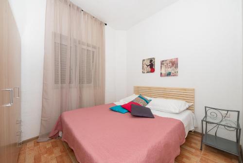Apartments by the sea Makarska - 21425