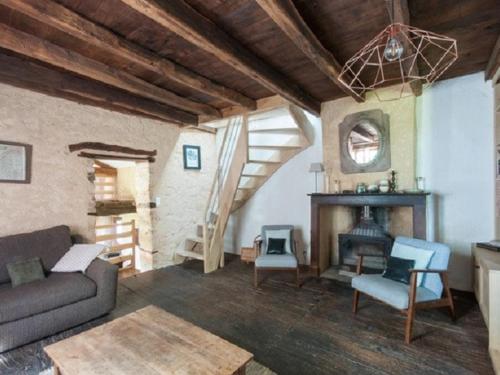 Photo de la galerie de l'établissement Magnifique maison avec piscine privée, Wi-Fi et animaux acceptés - FR-1-616-234, à Biron